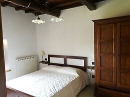 Portion of a Farmhouse With 30 Beds - 4 Apartments and 2 Rooms