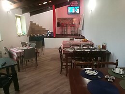 Portion of a Farmhouse With 30 Beds - 4 Apartments and 2 Rooms