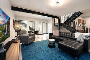 Relaxing in Paradise w Private Roof Top Deck!!