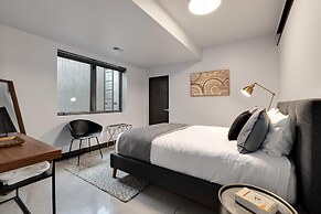 Relaxing in Paradise w Private Roof Top Deck!!