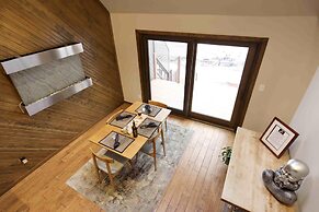 Peaceful Retro Retreat w/Stunning Lake Views!!