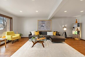 Peaceful Retro Retreat w/Stunning Lake Views!!