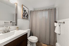 Stunning condo in the heart of Old Town