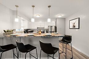 Stunning condo in the heart of Old Town