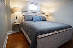 Charming Bungalow Next to UNC-FREE Cruiser Bikes!