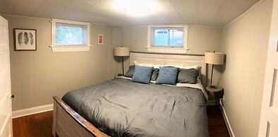 Charming Bungalow Next to UNC-FREE Cruiser Bikes!