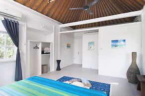 New 2 King Beds, Walk to Beach, Cafes all Else 30 Minutes From Airport