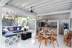 New 2 King Beds, Walk to Beach, Cafes all Else 30 Minutes From Airport