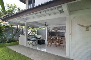 New 2 King Beds, Walk to Beach, Cafes all Else 30 Minutes From Airport