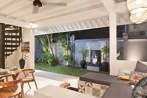 New 2 King Beds, Walk to Beach, Cafes all Else 30 Minutes From Airport