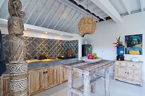 New 2 King Beds, Walk to Beach, Cafes all Else 30 Minutes From Airport