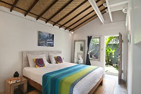 New 2 King Beds, Walk to Beach, Cafes all Else 30 Minutes From Airport