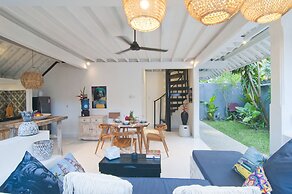 New 2 King Beds, Walk to Beach, Cafes all Else 30 Minutes From Airport