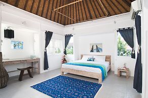 New 2 King Beds, Walk to Beach, Cafes all Else 30 Minutes From Airport