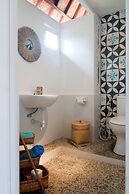 New 2 King Beds, Walk to Beach, Cafes all Else 30 Minutes From Airport