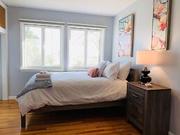 Family-Friendly, Fireside Nest Near Old Town!