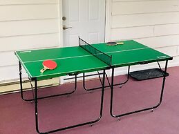 Family-Friendly, Fireside Nest Near Old Town!