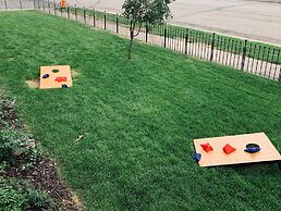 Cozy Bungalow in Downtown Loveland w/Free Bikes!