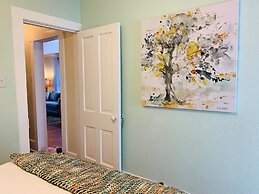 Cozy Bungalow in Downtown Loveland w/Free Bikes!