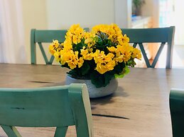 Cozy Bungalow in Downtown Loveland w/Free Bikes!