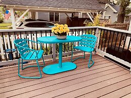 Cozy Bungalow in Downtown Loveland w/Free Bikes!