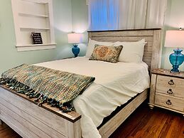 Cozy Bungalow in Downtown Loveland w/Free Bikes!