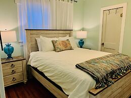 Cozy Bungalow in Downtown Loveland w/Free Bikes!