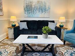 Stunning Bungalow next to UNC - Free Cruiser Bikes!