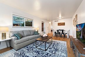 Stylish Getaway w/ Designer Touches- Free Bikes