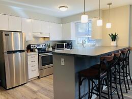 Modern & Chic Condo in the heart of Old Town