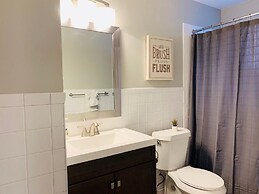 Modern & Chic Condo in the heart of Old Town