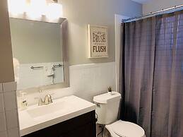 Modern & Chic Condo in the heart of Old Town