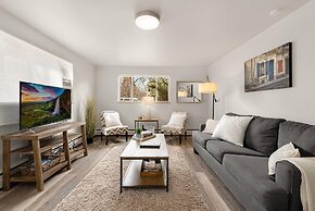 Contemporary condo in the heart of Old Town