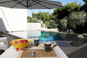 Whole Modern Villa With Pool And Near The Sea