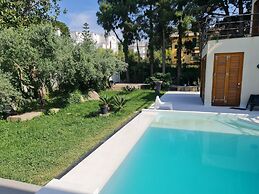 Whole Modern Villa With Pool And Near The Sea