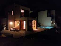 Whole Modern Villa With Pool And Near The Sea