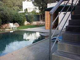 Whole Modern Villa With Pool And Near The Sea