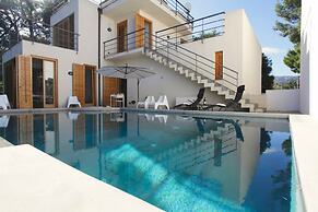 Whole Modern Villa With Pool And Near The Sea