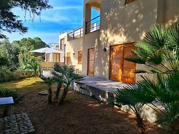 Whole Modern Villa With Pool And Near The Sea