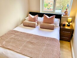 3-bed Townhouse Parking Deep Cleaned