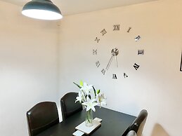 3-bed Townhouse Parking Deep Cleaned