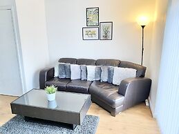 3-bed Townhouse Parking Deep Cleaned