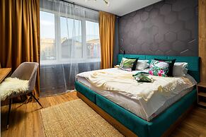 Golden Hour - One Bedroom - Next to Cismigiu Park and Victoria Avenue