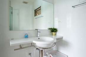 Hua Hin One Bedroom One Bathroom With Pool Access Beachfront Nice Furn