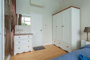 Hua Hin One Bedroom One Bathroom With Pool Access Beachfront Nice Furn