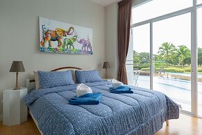 Hua Hin One Bedroom One Bathroom With Pool Access Beachfront Nice Furn