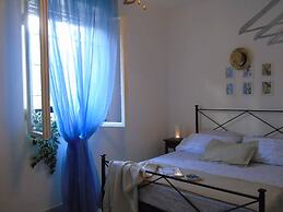 On Holiday Between Sky And Sea Geco Di Campiglia pet Friendly big Gard