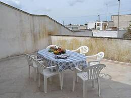 Charming Holiday Home Near The Beach With A Terrace, Parking Available