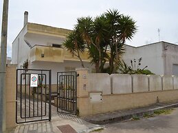 Charming Holiday Home Near The Beach With A Terrace, Parking Available