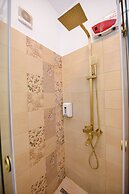 Tres Chic Studio - Victoria Avenue